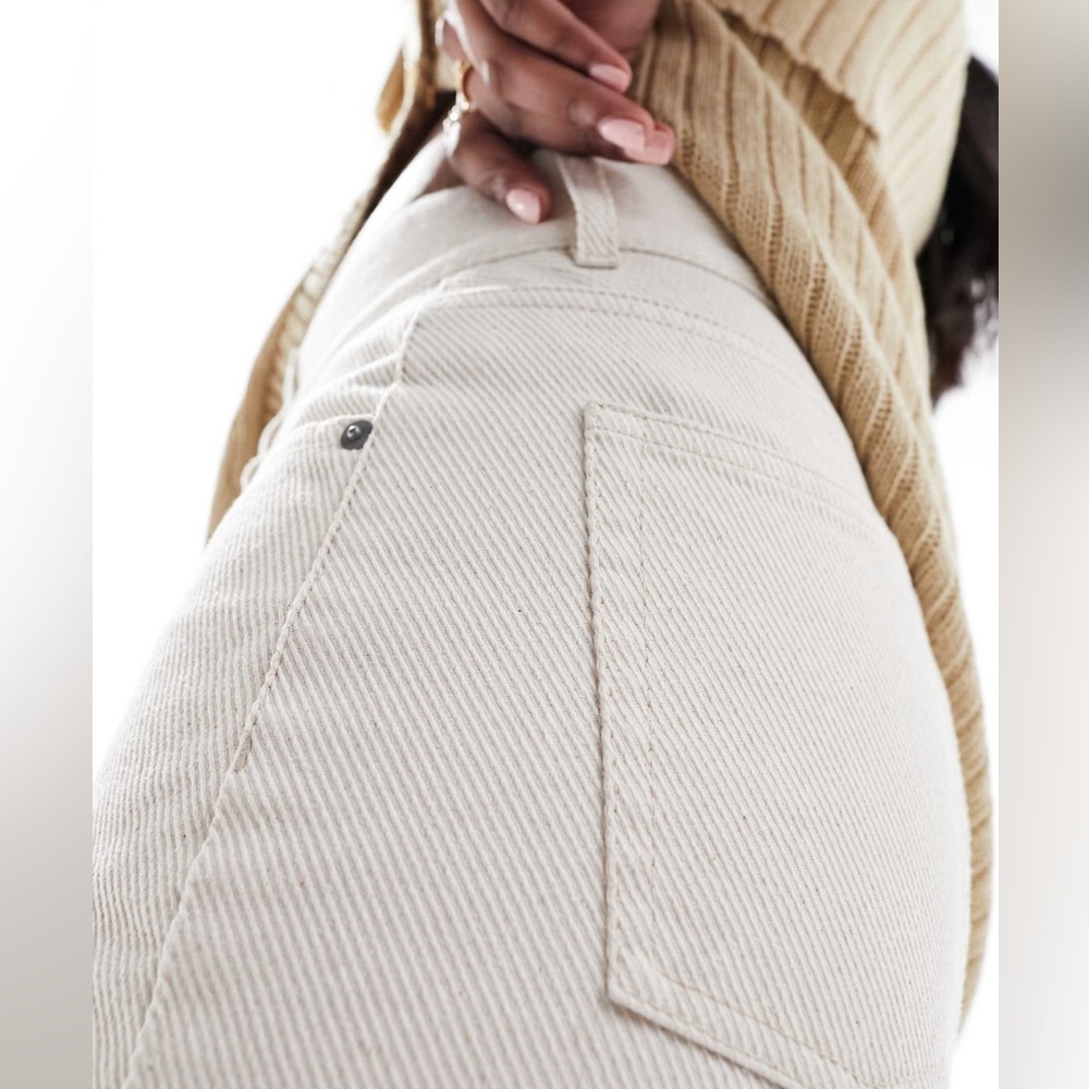 & Other Stories Cotton Wide leg pants in natural 25 
Creme high waisted ankle - Picture 3 of 10